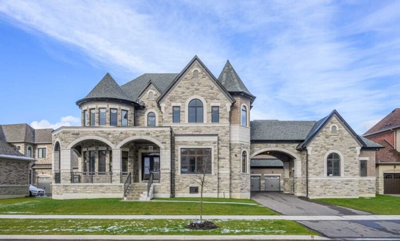 house for sale in Brampton ON