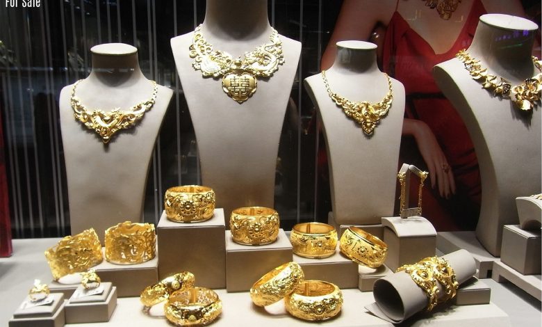 What are The Perfect Ways to Display Jewelry for Sale